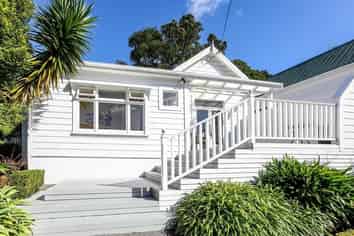 18 Bracken Street, New Plymouth Central