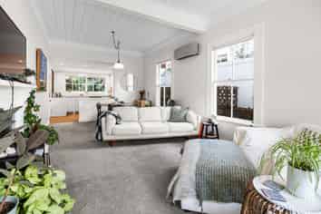 18 Bracken Street, New Plymouth Central