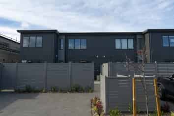 6 Wintergarden Avenue, Rosehill