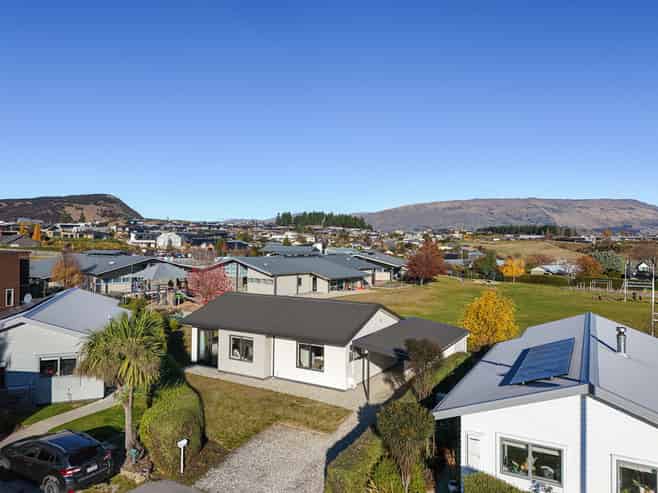 8 Pukeko Place, Wanaka