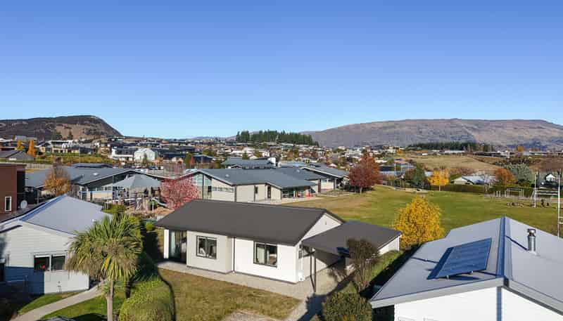 8 Pukeko Place, Wanaka