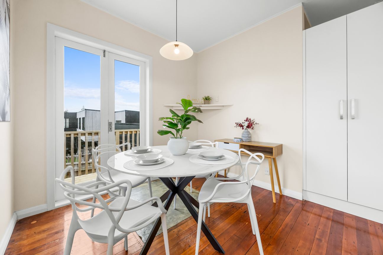 Sunlit, Sophisticated & Freehold in Meadowbank - Widok 4