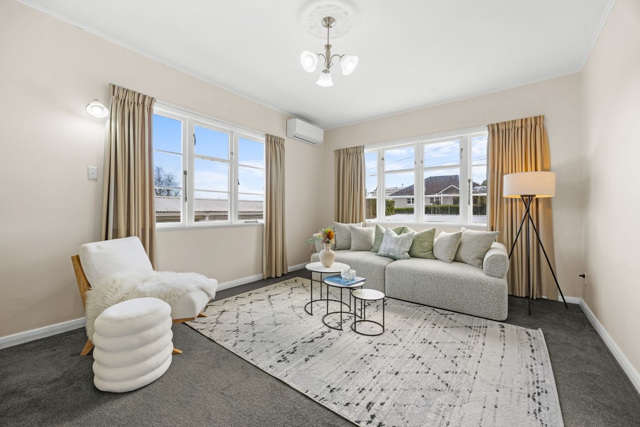 Sunlit, Sophisticated & Freehold in Meadowbank - Widok 2