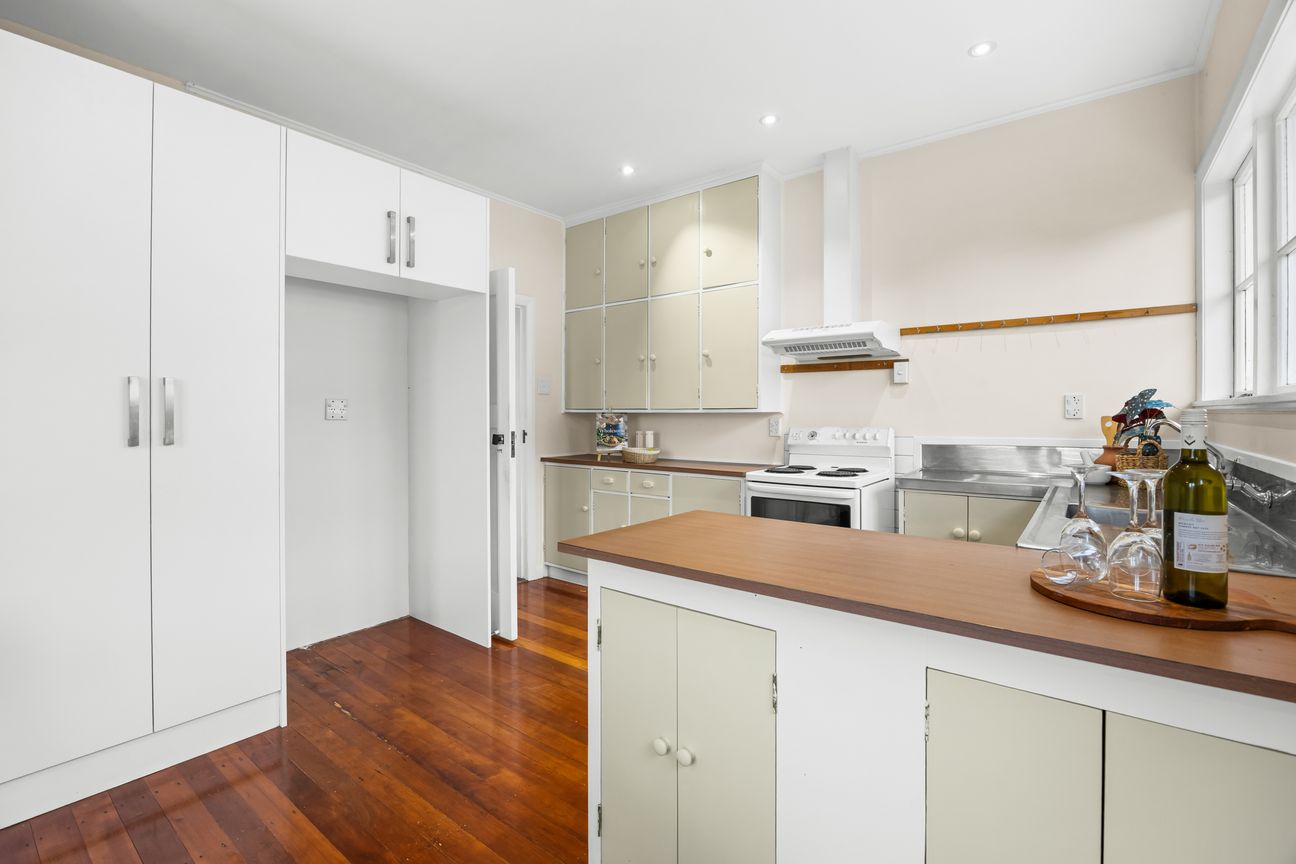 Sunlit, Sophisticated & Freehold in Meadowbank - Więcej