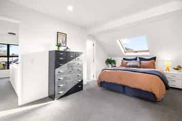 2 Royal Elm Lane, Bryndwr
