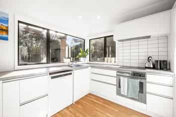 2 Royal Elm Lane, Bryndwr