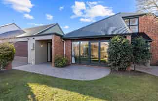 2 Royal Elm Lane, Bryndwr
