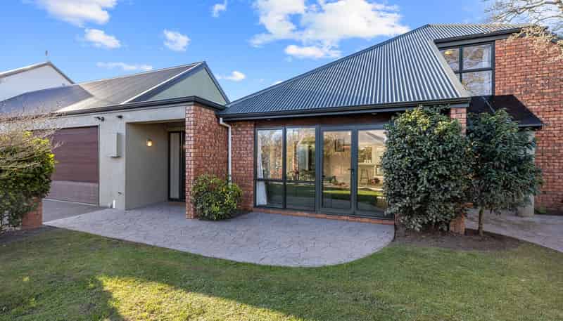 2 Royal Elm Lane, Bryndwr