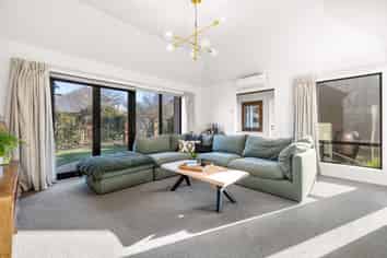 2 Royal Elm Lane, Bryndwr