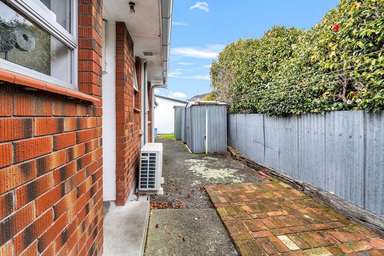 Hot Location! Close to hospital and shops - Vista 3