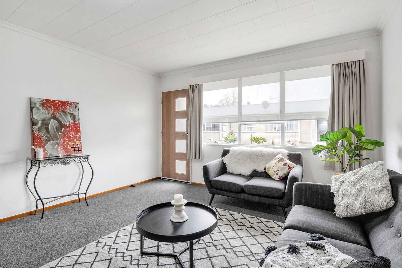 Hot Location! Close to hospital and shops - Vista 6