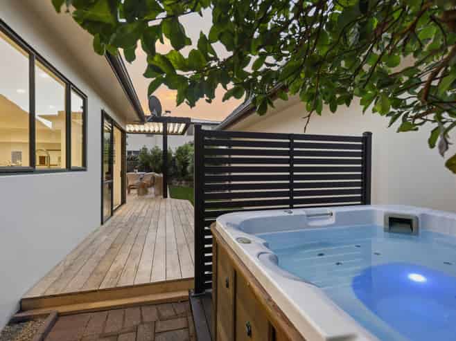 16A Seccombes Road, Epsom