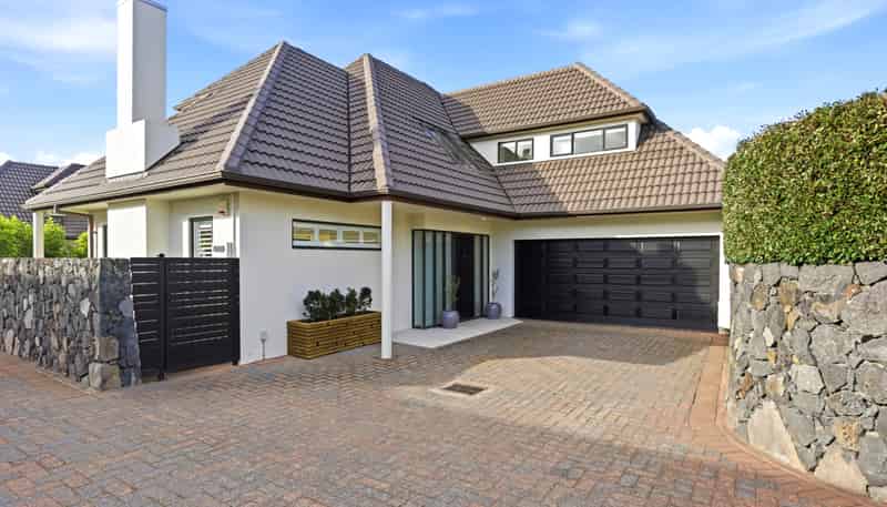 16A Seccombes Road, Epsom