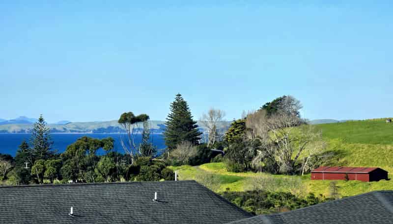 1 Karehu Place, Long Bay