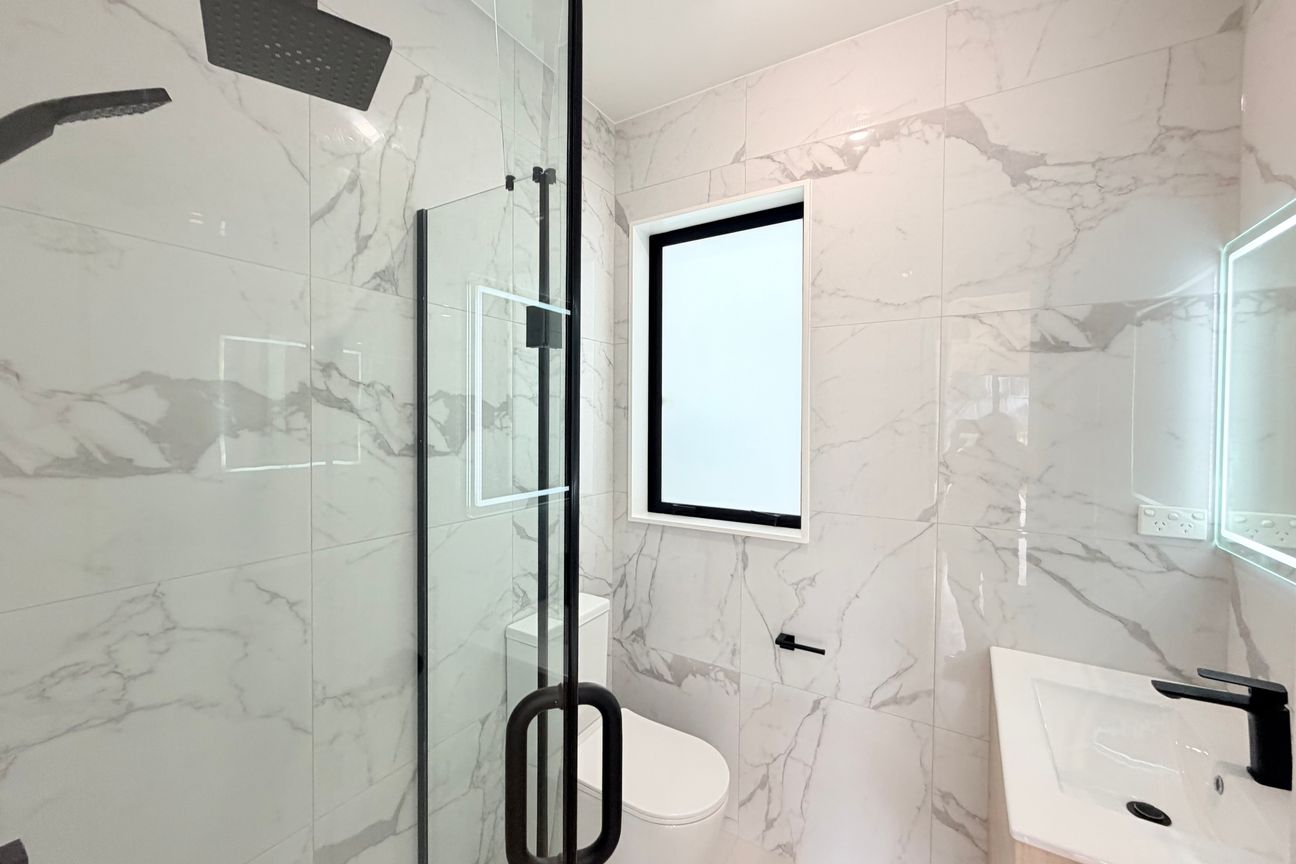 Standalone Brand New + 2 Ensuites + Own Driveway – další