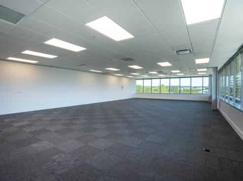 PRECINCT LIFESTYLE. TOP FLOOR OFFICE.
