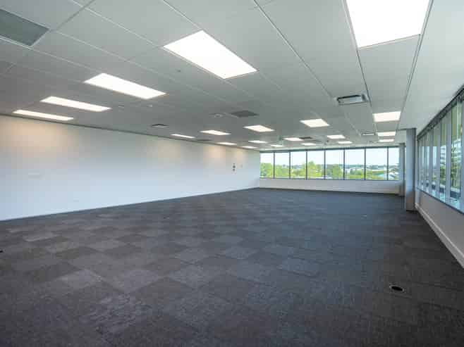 PRECINCT LIFESTYLE. TOP-FLOOR OFFICE.
