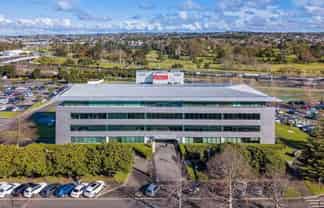 PRECINCT LIFESTYLE. TOP-FLOOR OFFICE.

