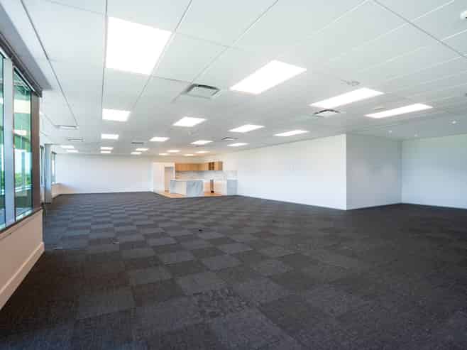 PRECINCT LIFESTYLE. TOP-FLOOR OFFICE.
