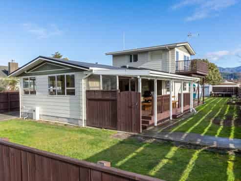 14 Harvard Grove, Totara Park