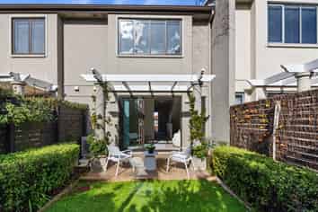 100 Naples Way, Albany