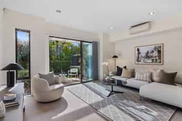 100 Naples Way, Albany