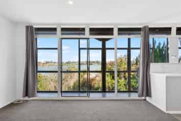 1/22 Church Crescent, Panmure