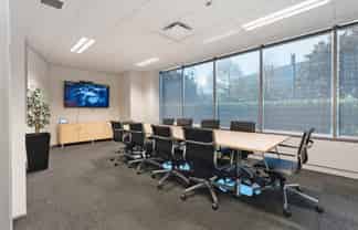 PLUG AND PLAY. GROUND FLOOR OFFICE.
