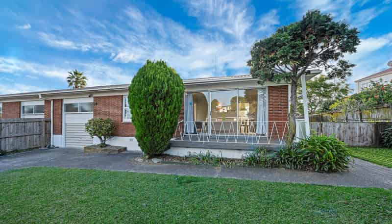 2/1 Chevis Place, Pakuranga