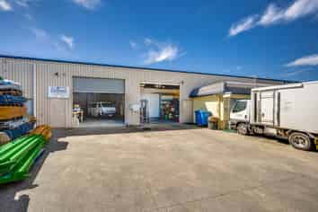 Secure Industrial Unit – Vacant Possession