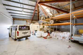 Secure Industrial Unit – Vacant Possession