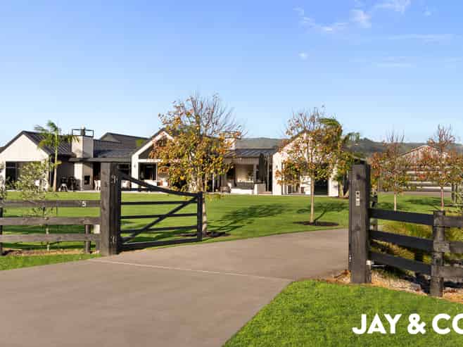 5 Rossbern Lane, Clevedon