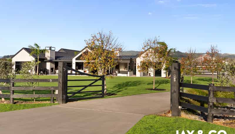 5 Rossbern Lane, Clevedon