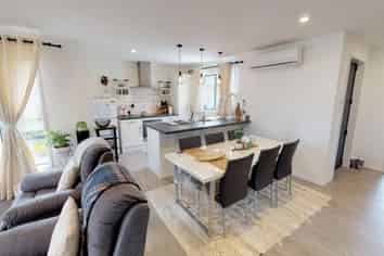 8 Peckham Lane , Ashhurst