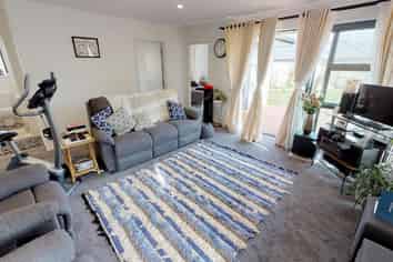 8 Peckham Lane , Ashhurst