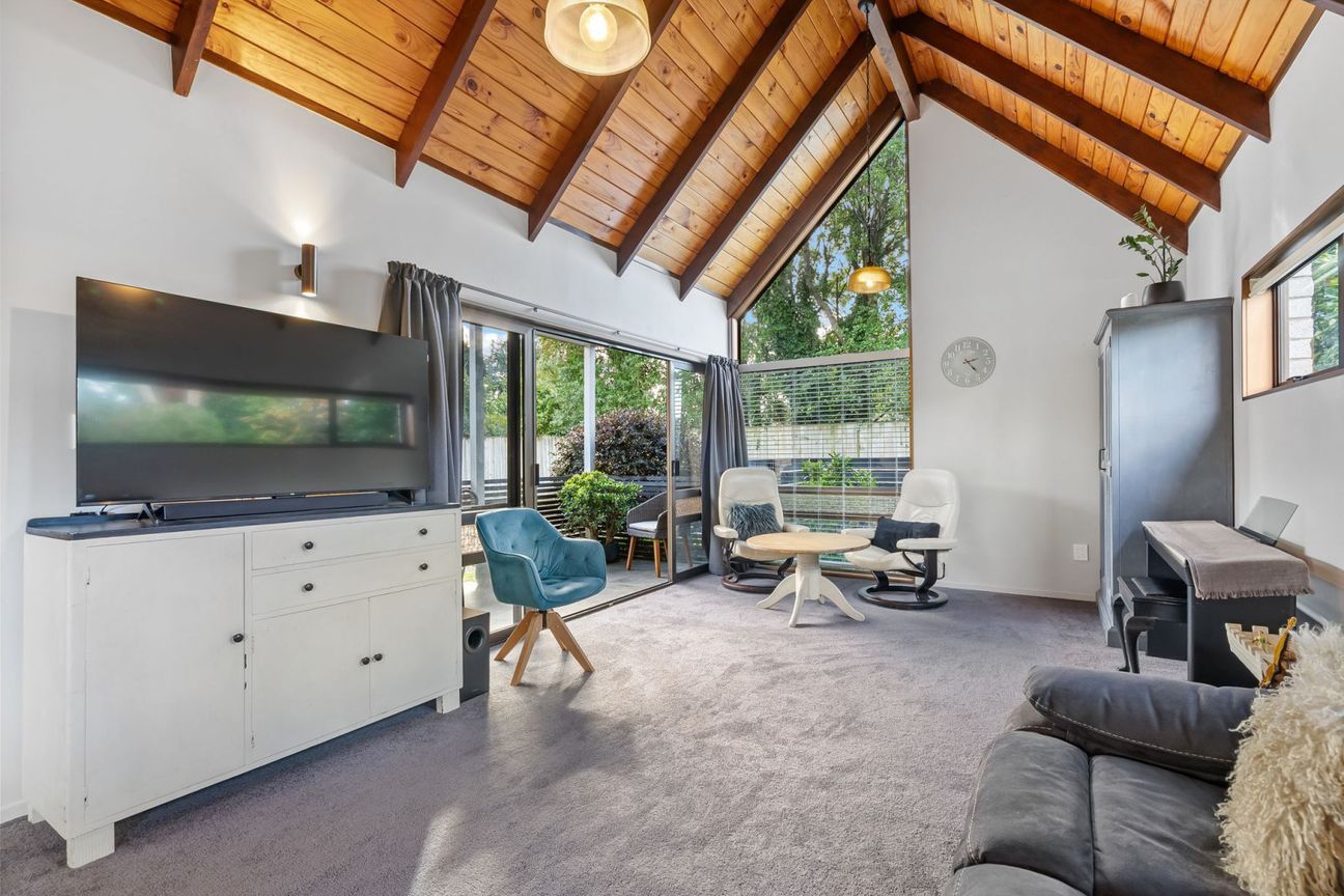 Low maintenance, private and ready to impress - Daugiau
