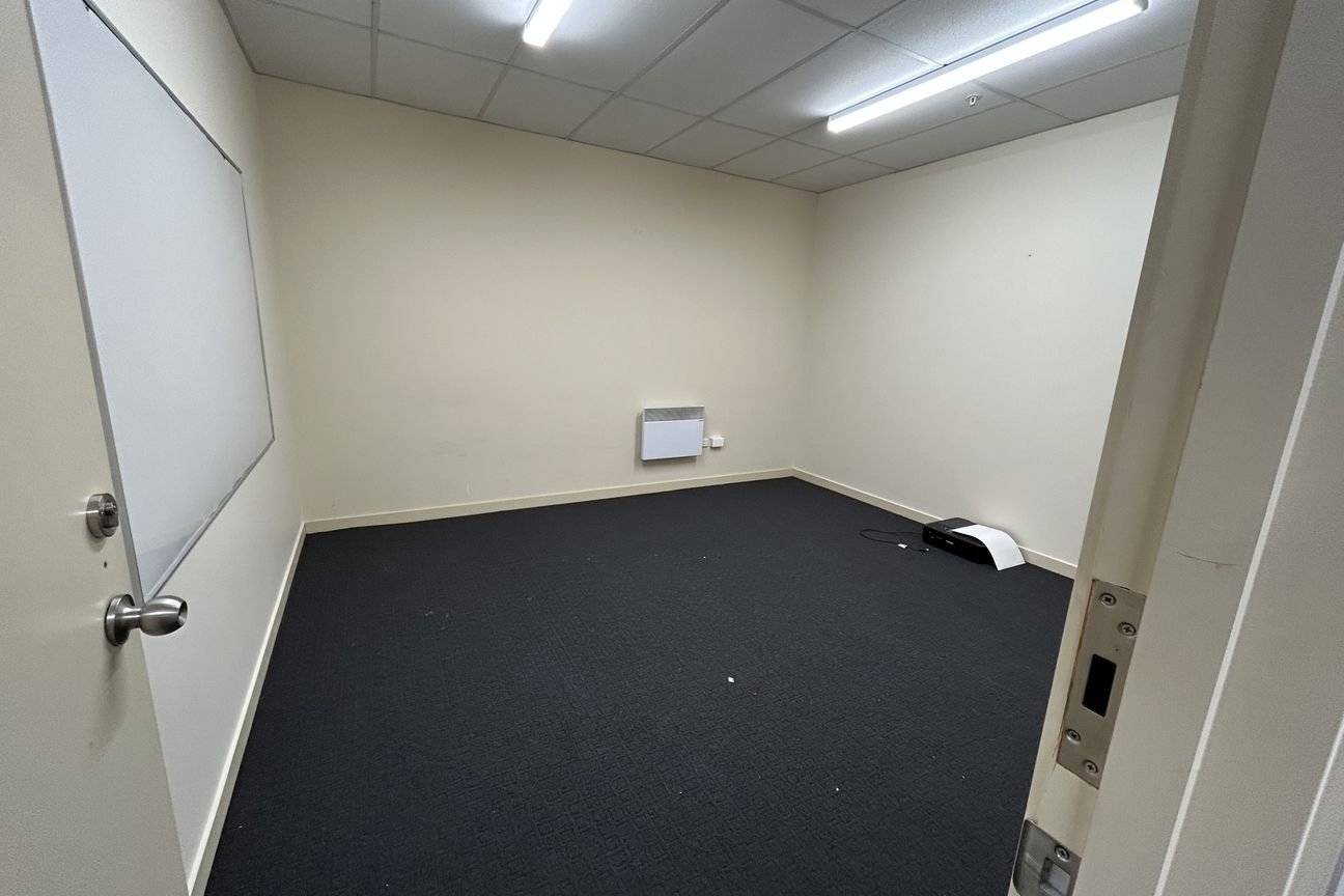 Workshop and Offices - Bild 4