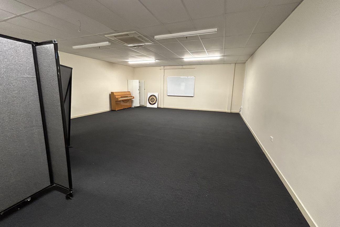 Workshop and Offices - Bild 3