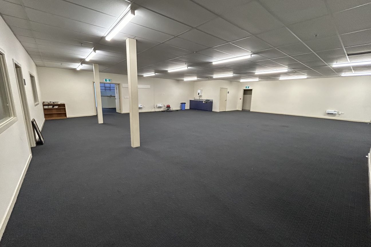 Workshop and Offices - Bild 6