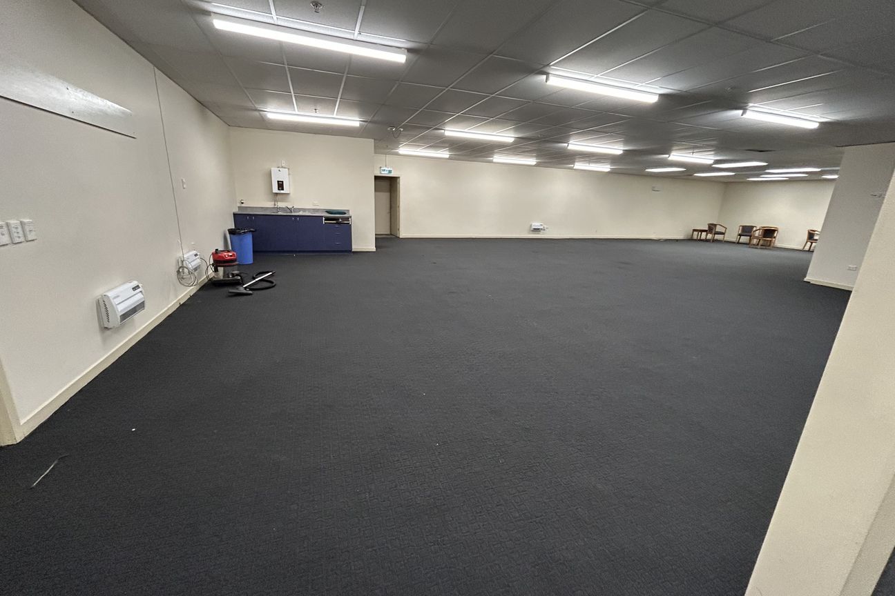 Workshop and Offices - Bild 2