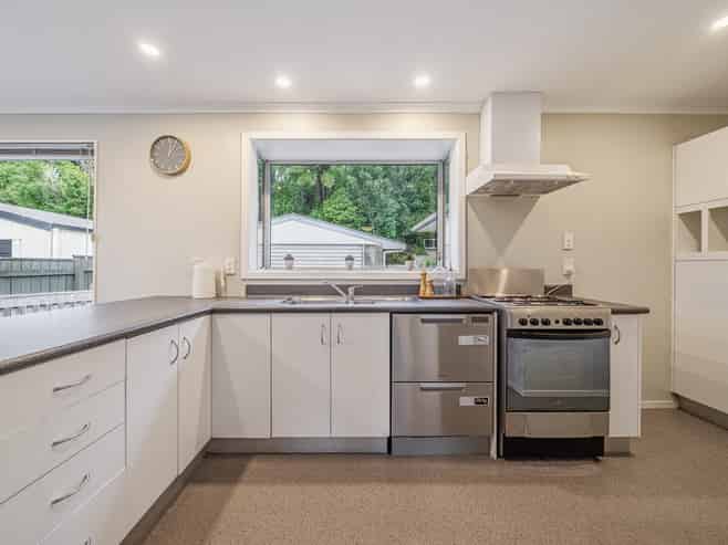44 Waipounamu Drive, Kelson