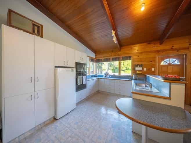 14 Lakefront Drive, Te Anau
