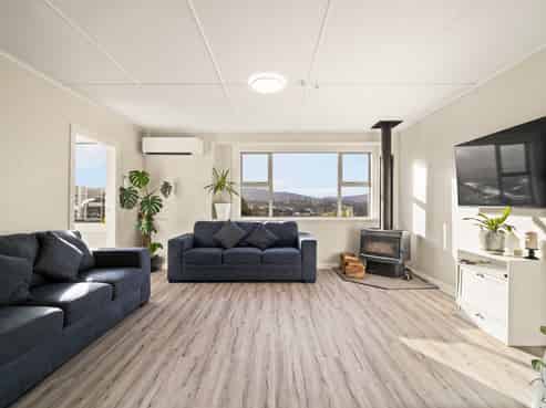 16 Crammond Avenue, Corstorphine