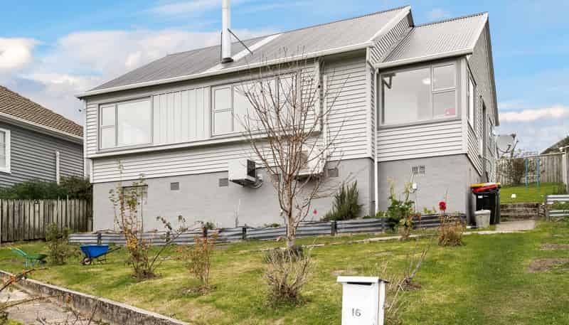 16 Crammond Avenue, Corstorphine