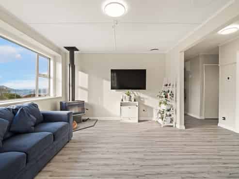 16 Crammond Avenue, Corstorphine