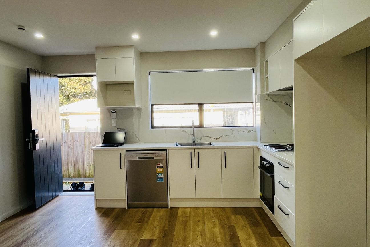 Modern, Low-Maintenance Living in a Prime Location - Więcej