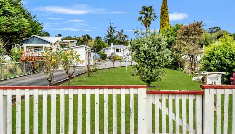 16 Milne Street, Hunterville