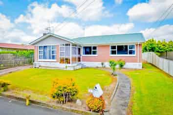28 Lewis Street, Glenview