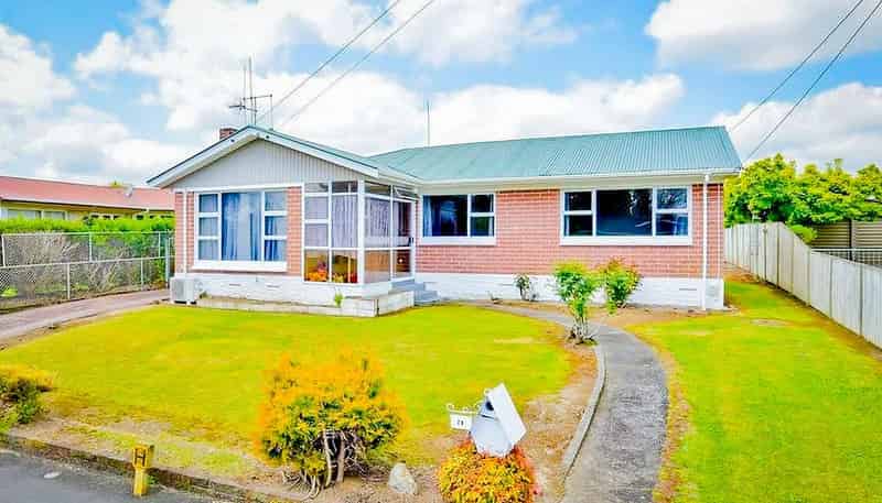28 Lewis Street, Glenview