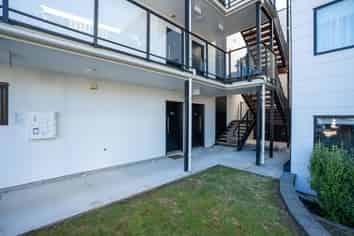 G04/17 Vialou Street, Hamilton Central